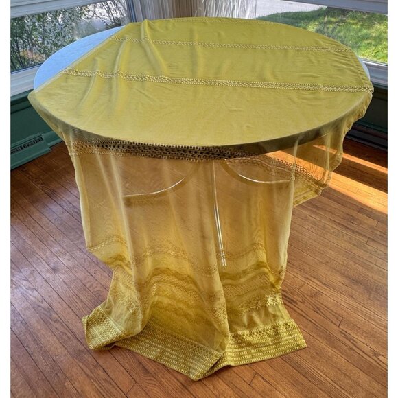 Vintage 70s curtain, muted lime green, open weave embroidered daisies, 1 panel - Picture 5 of 10